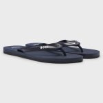 Chanclas elaboradas en Italia con detalle de logo en contraste