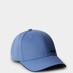 gorra con logo