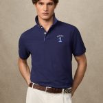 polo manga corta con número fit clásico